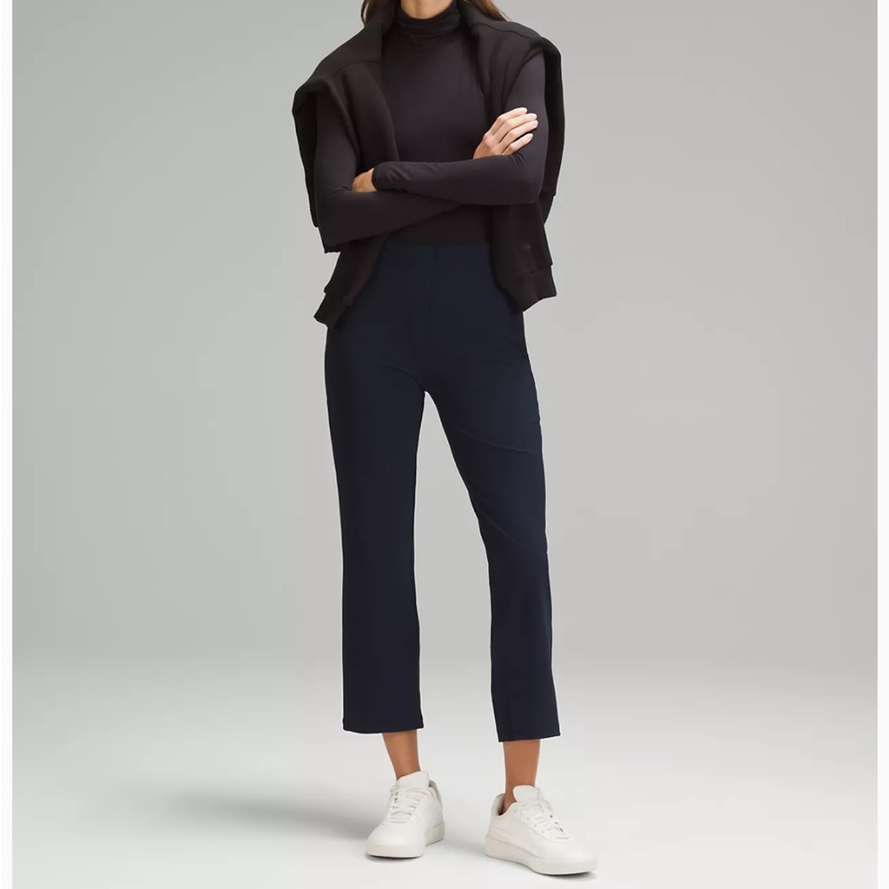 LuluLemon Smooth Fit Pull-On High-Rise Crop 26” Pant in True Navy Sz 8